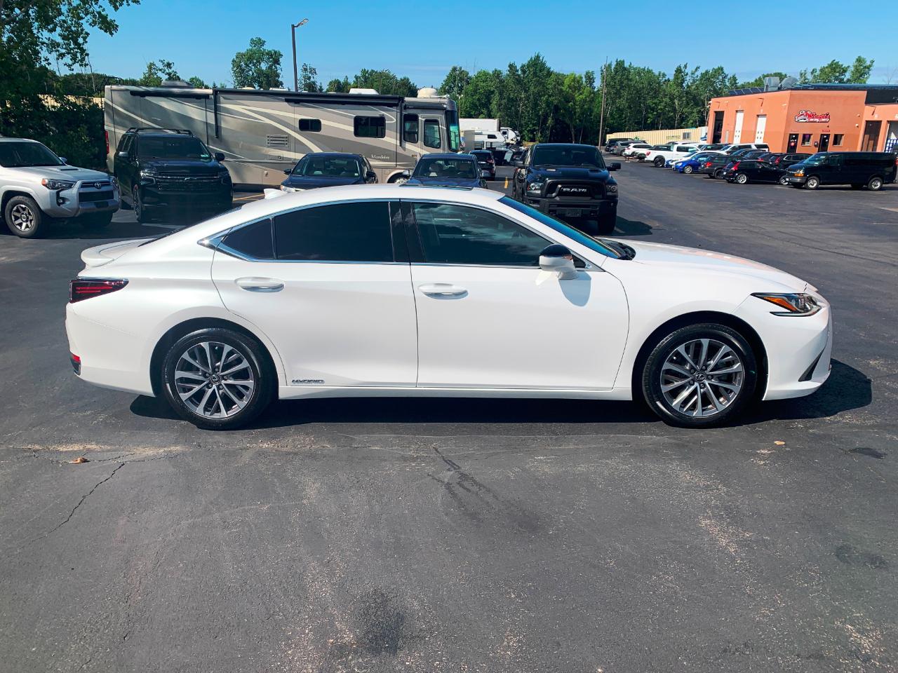 Lexus ES 300h Premium 2022