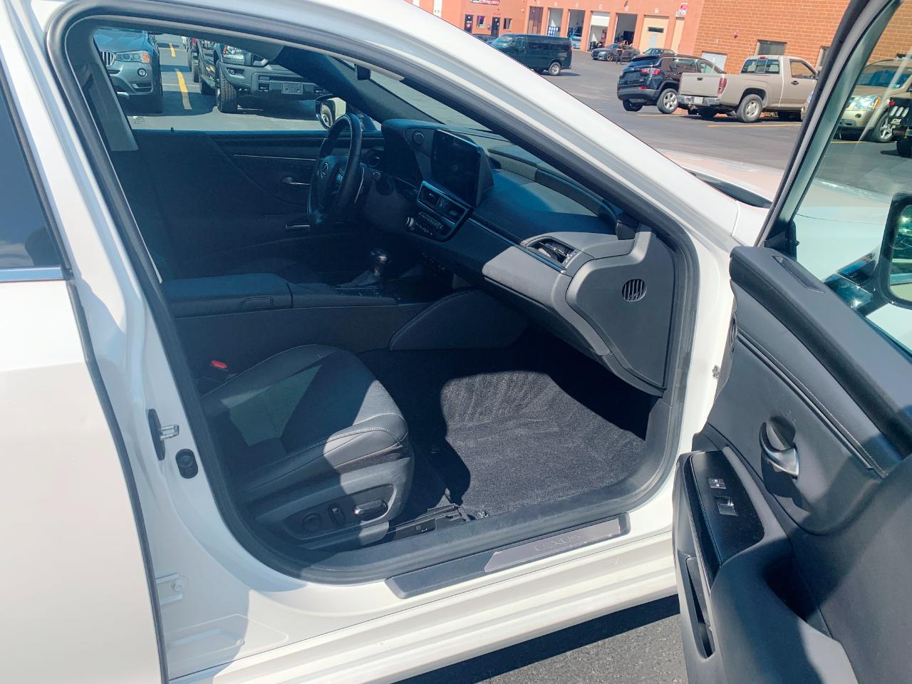Lexus ES 300h Premium 2022