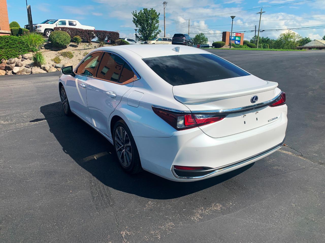 Lexus ES 300h Premium 2022