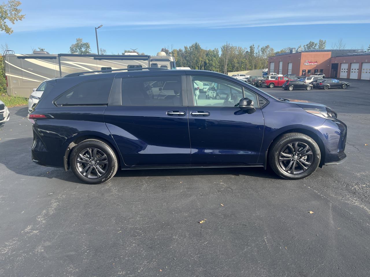 Toyota Sienna XSE AWD 7-Passenger (Natl) 2025