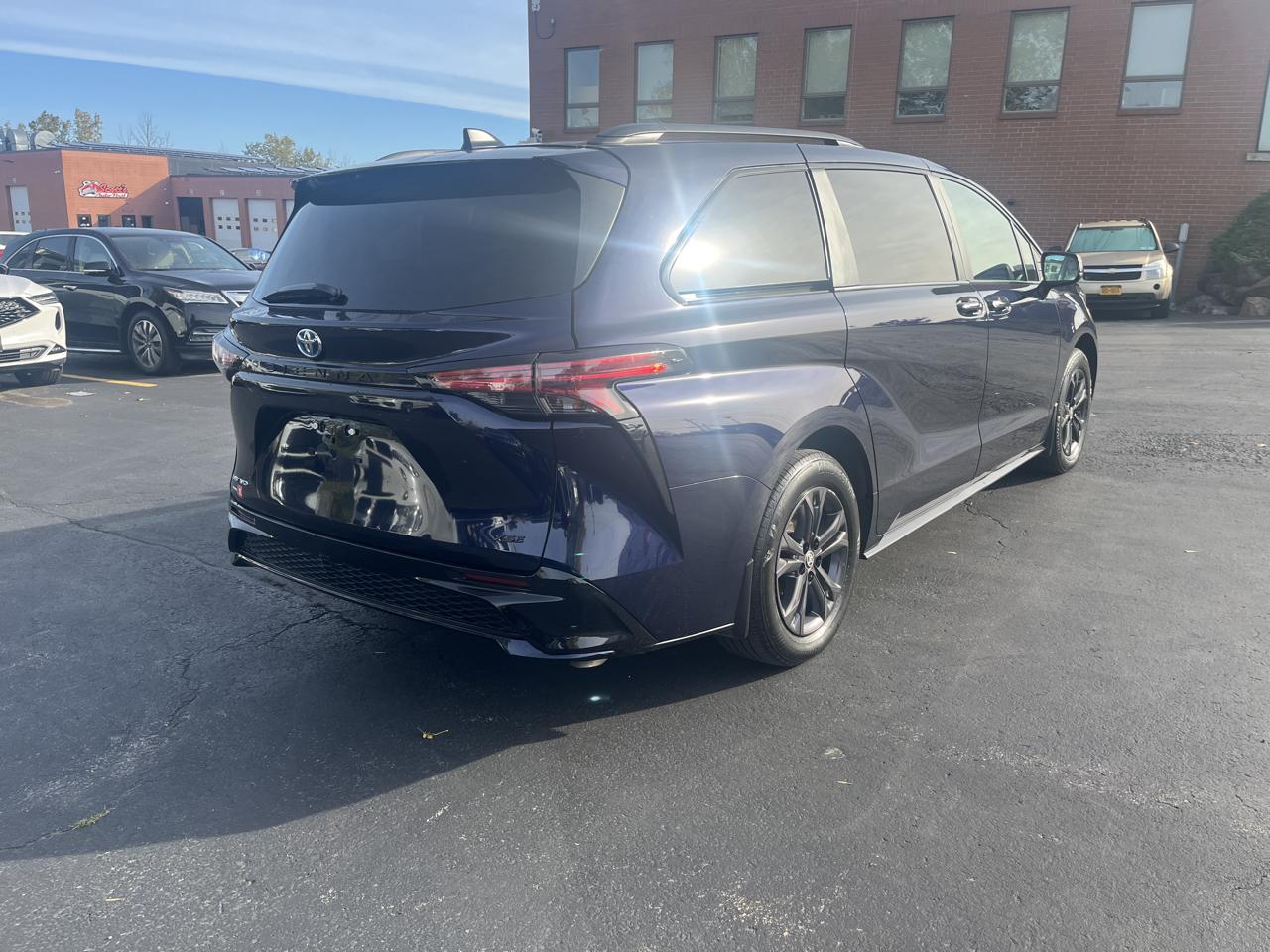 Toyota Sienna XSE AWD 7-Passenger (Natl) 2025