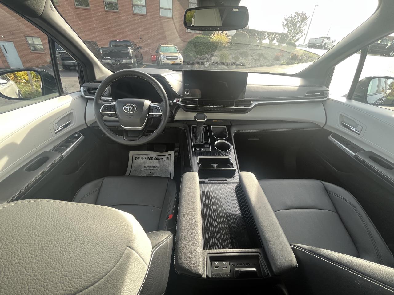 Toyota Sienna XSE AWD 7-Passenger (Natl) 2025
