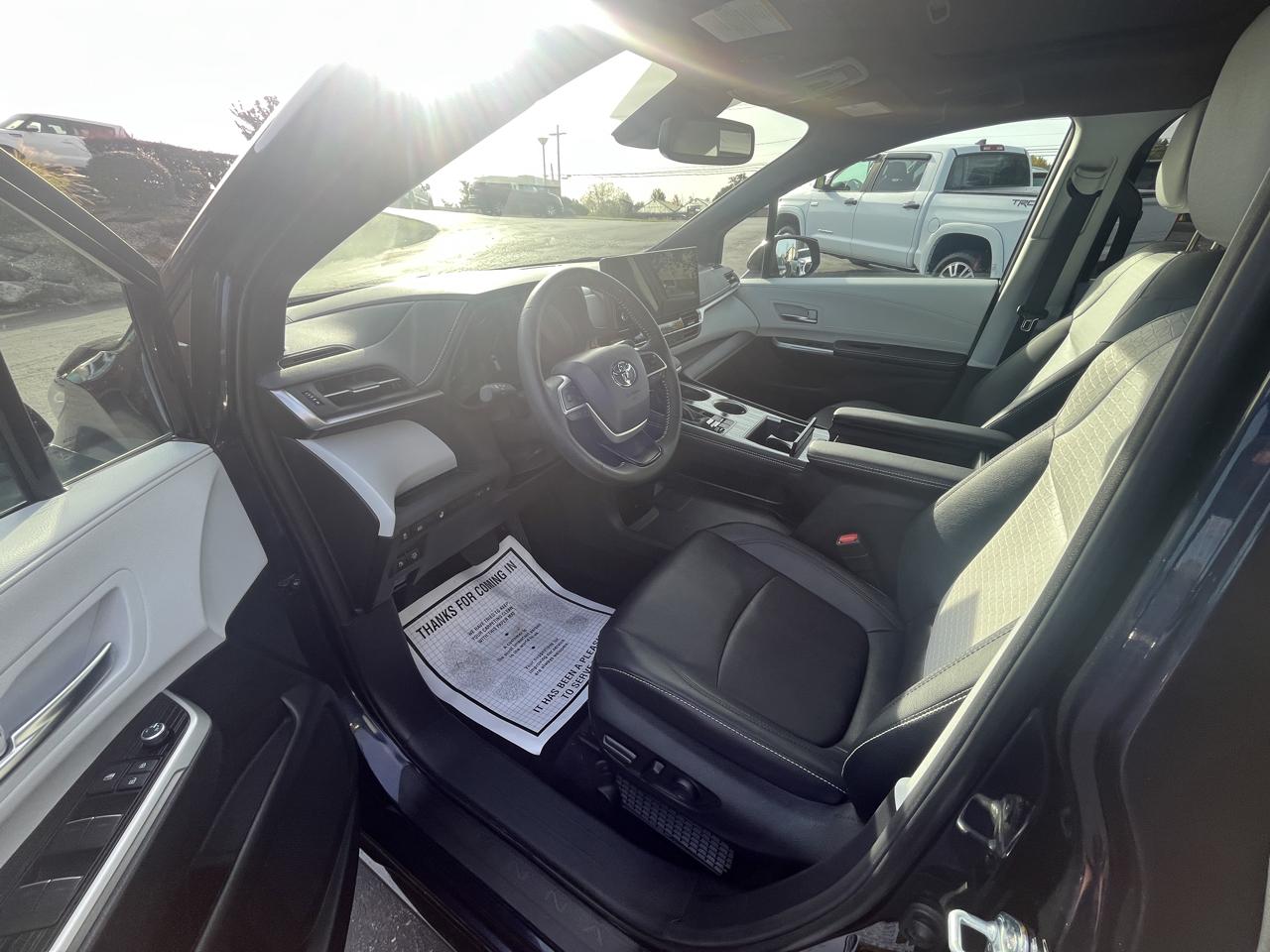 Toyota Sienna XSE AWD 7-Passenger (Natl) 2025