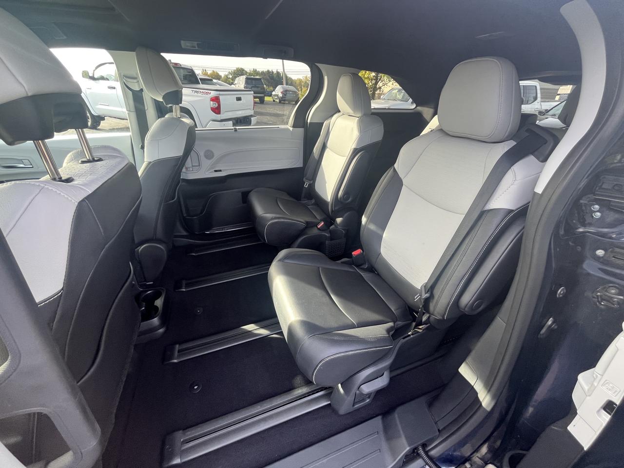 Toyota Sienna XSE AWD 7-Passenger (Natl) 2025
