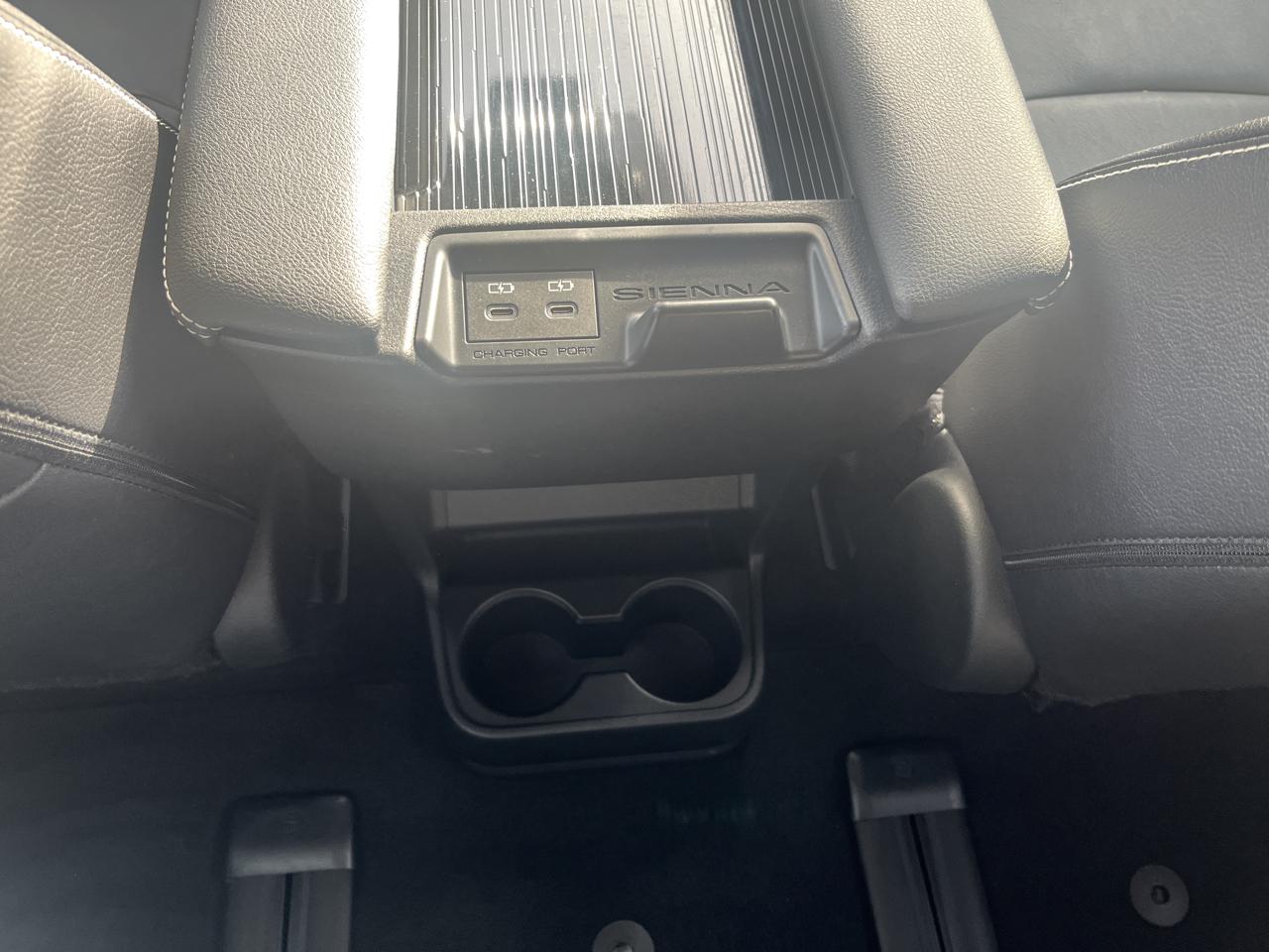 Toyota Sienna XSE AWD 7-Passenger (Natl) 2025