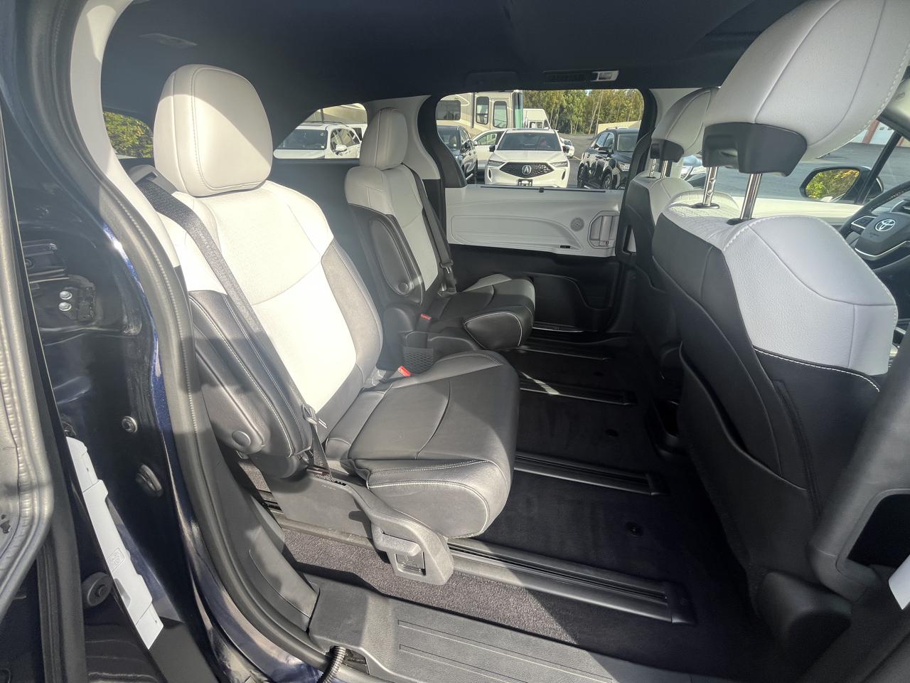 Toyota Sienna XSE AWD 7-Passenger (Natl) 2025