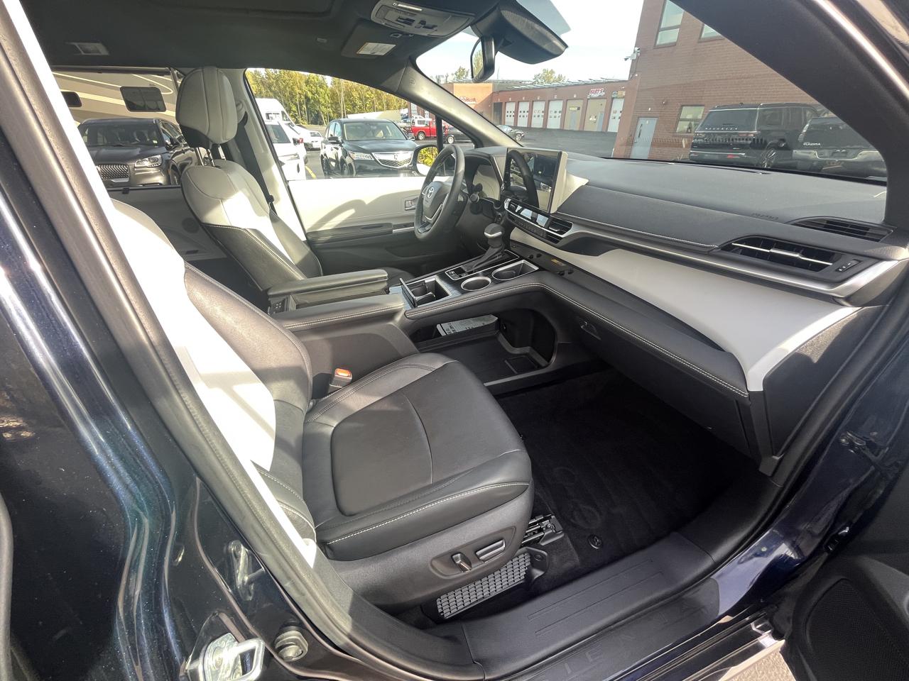 Toyota Sienna XSE AWD 7-Passenger (Natl) 2025