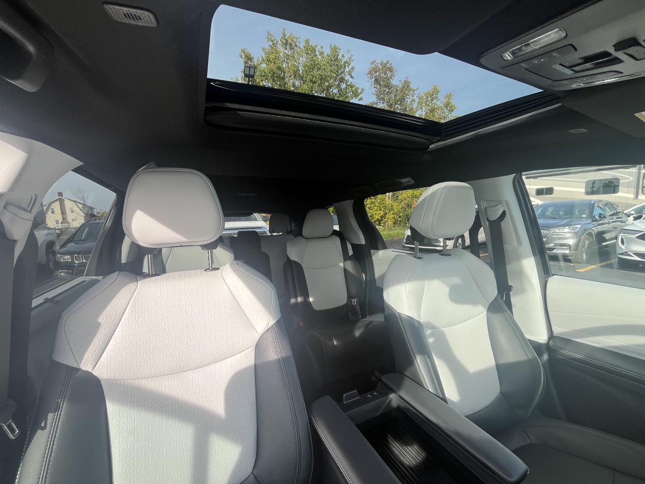 Toyota Sienna XSE AWD 7-Passenger (Natl) 2025
