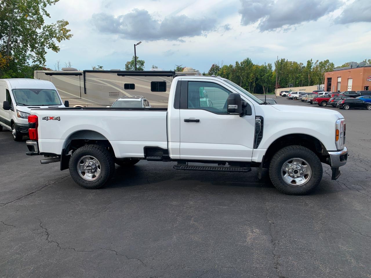 Ford F-250 XLT Reg Cab 4WD 2024