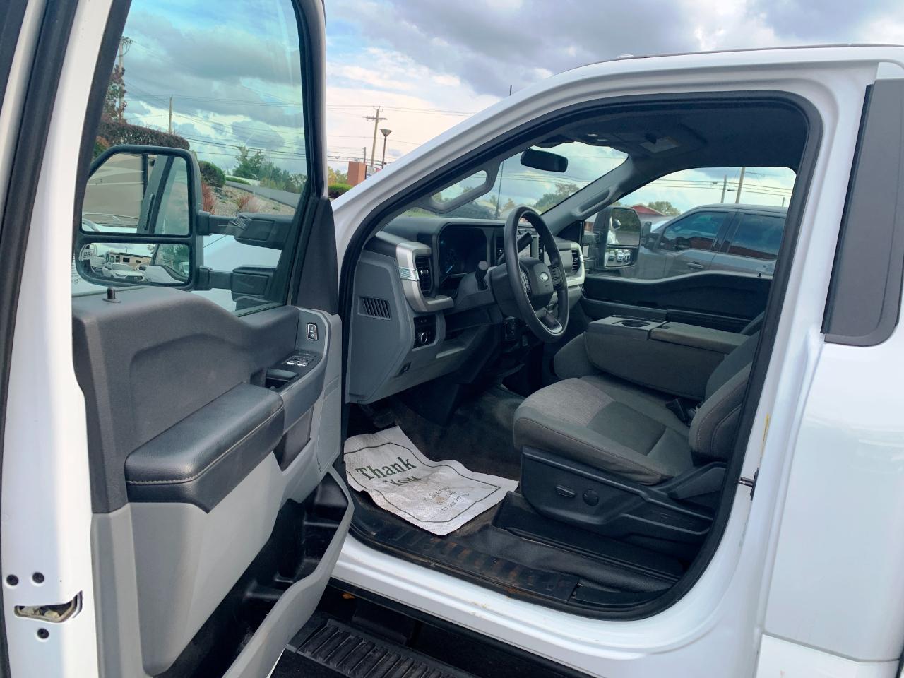 Ford F-250 XLT Reg Cab 4WD 2024
