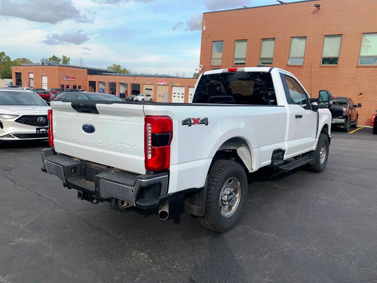 Ford F-250 XLT Reg Cab 4WD 2024