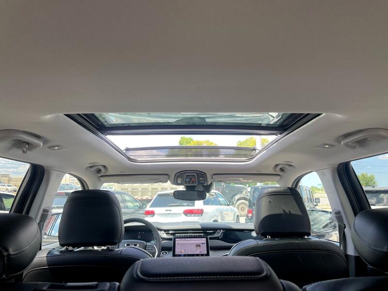 Jeep Grand Cherokee 4xe Overland 4x4 2023 Jeep Grand Cherokee 4xe Overland 4x4 2023