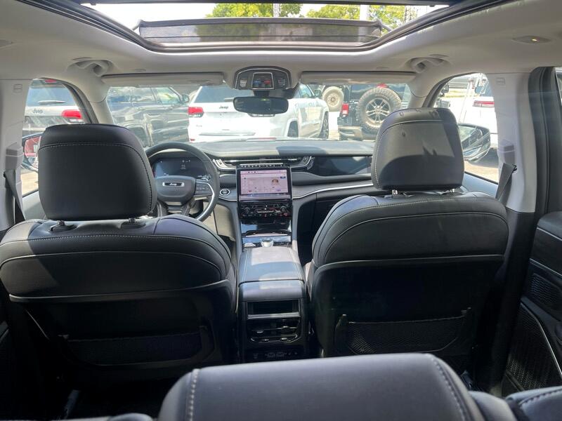 Jeep Grand Cherokee 4xe Overland 4x4 2023 Jeep Grand Cherokee 4xe Overland 4x4 2023