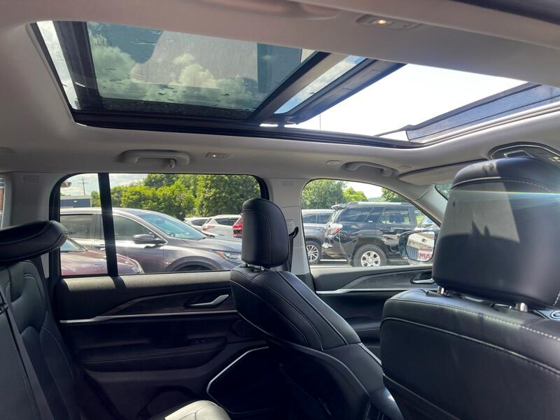 Jeep Grand Cherokee 4xe Overland 4x4 2023 Jeep Grand Cherokee 4xe Overland 4x4 2023