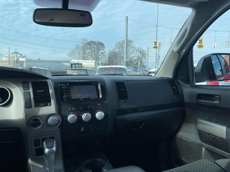 Toyota Tundra Tundra-Grade 5.7L Double Cab 4WD 2012