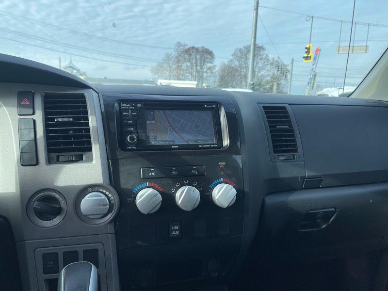 Toyota Tundra Tundra-Grade 5.7L Double Cab 4WD 2012