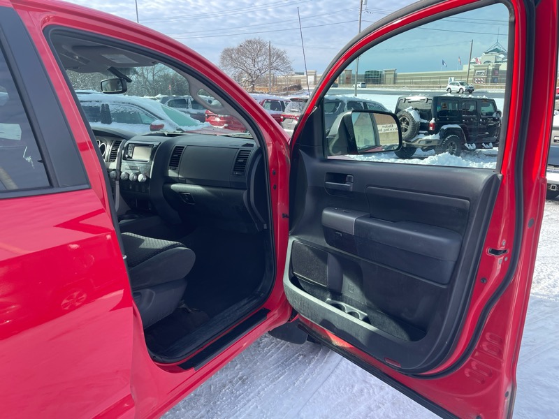 Toyota Tundra Tundra-Grade 5.7L Double Cab 4WD 2012