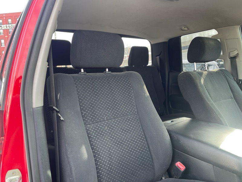 Toyota Tundra Tundra-Grade 5.7L Double Cab 4WD 2012