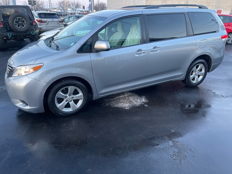 Toyota Sienna LE FWD 8-Passenger V6 2013