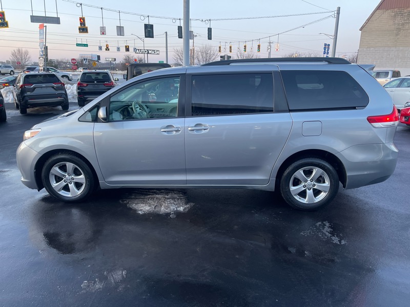 Toyota Sienna LE FWD 8-Passenger V6 2013