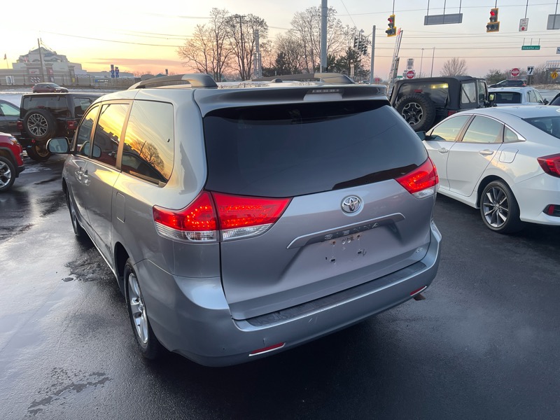 Toyota Sienna LE FWD 8-Passenger V6 2013