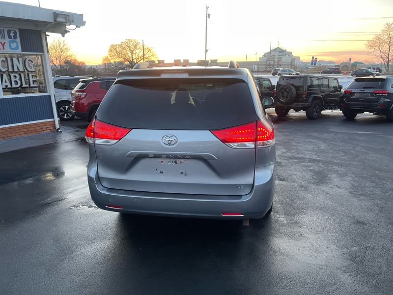 Toyota Sienna LE FWD 8-Passenger V6 2013