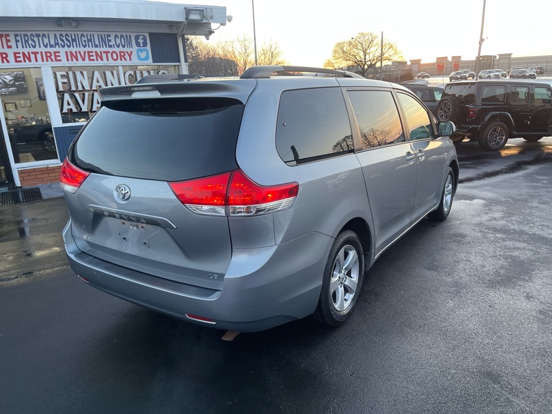 Toyota Sienna LE FWD 8-Passenger V6 2013