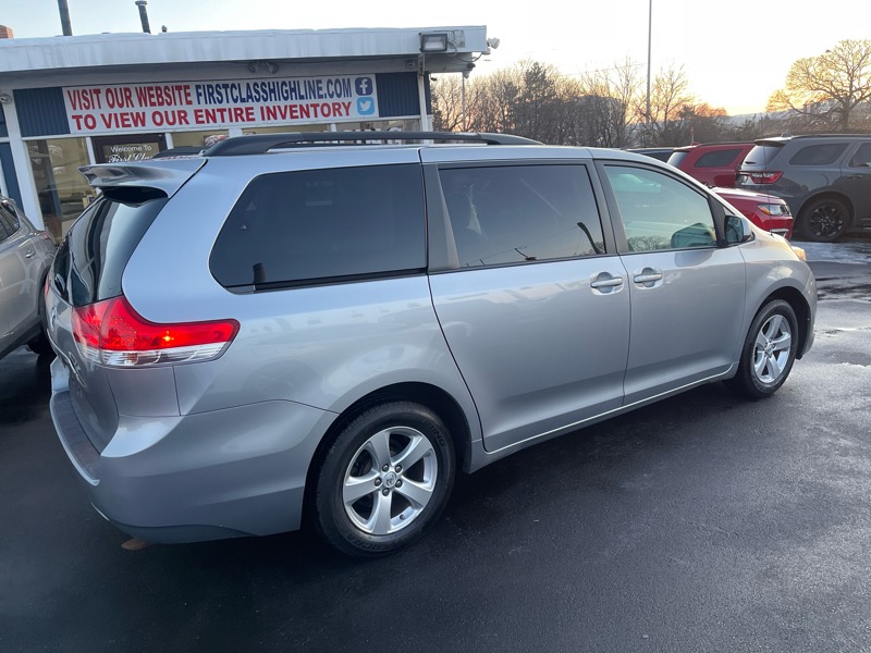 Toyota Sienna LE FWD 8-Passenger V6 2013
