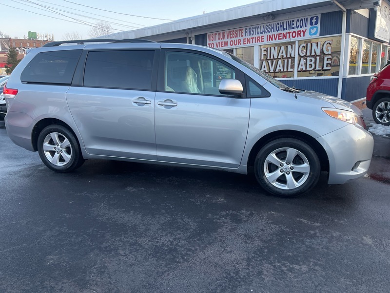 Toyota Sienna LE FWD 8-Passenger V6 2013
