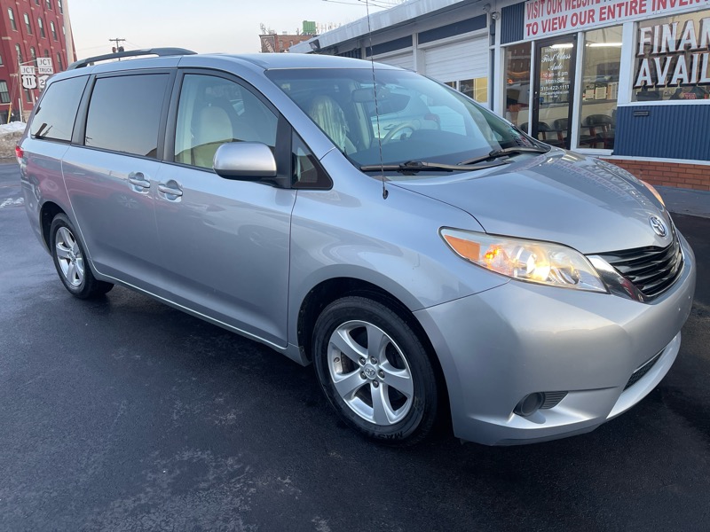 Toyota Sienna LE FWD 8-Passenger V6 2013