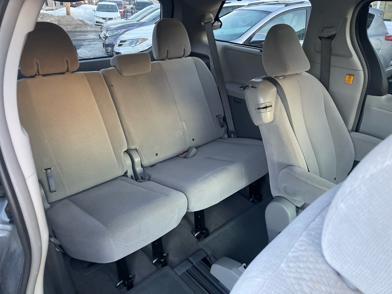 Toyota Sienna LE FWD 8-Passenger V6 2013