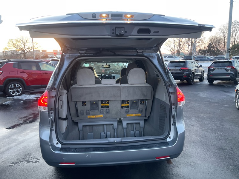 Toyota Sienna LE FWD 8-Passenger V6 2013