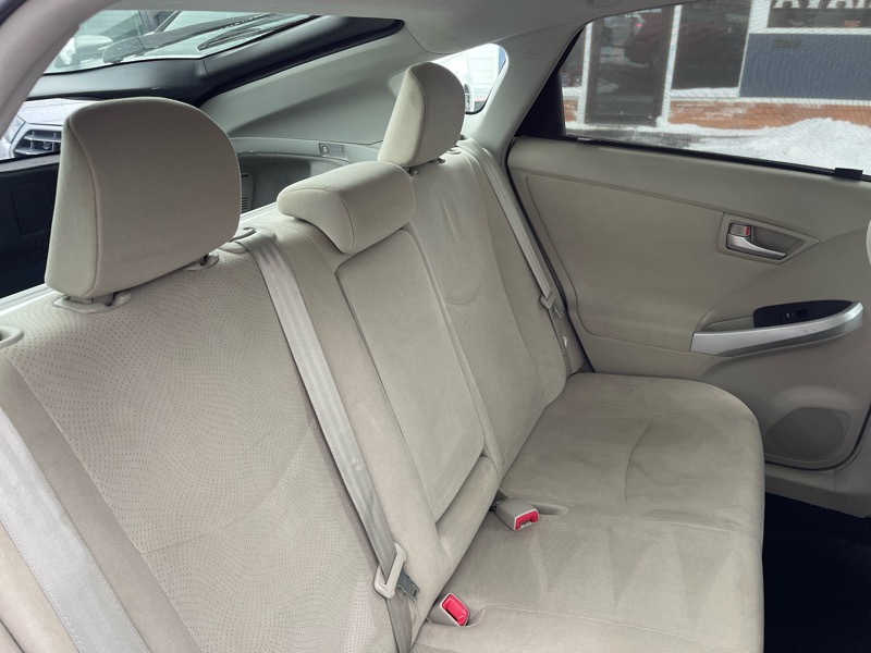 Toyota Prius Prius V 2012