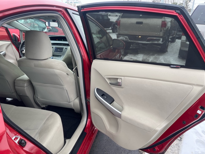 Toyota Prius Prius V 2012