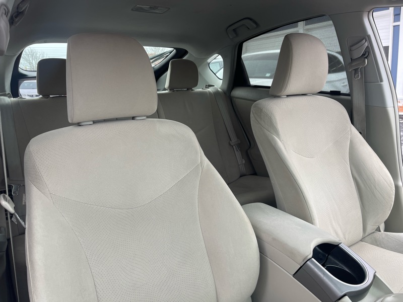 Toyota Prius Prius V 2012