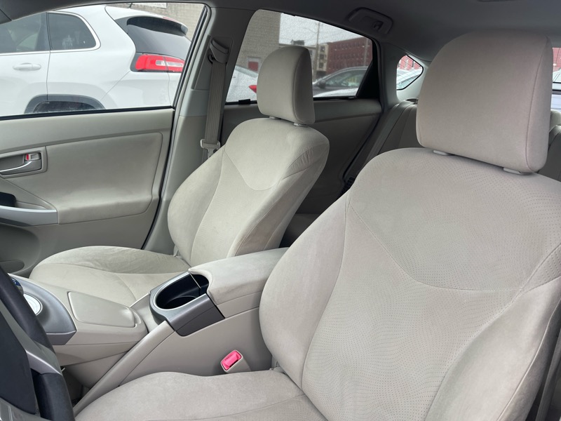 Toyota Prius Prius V 2012