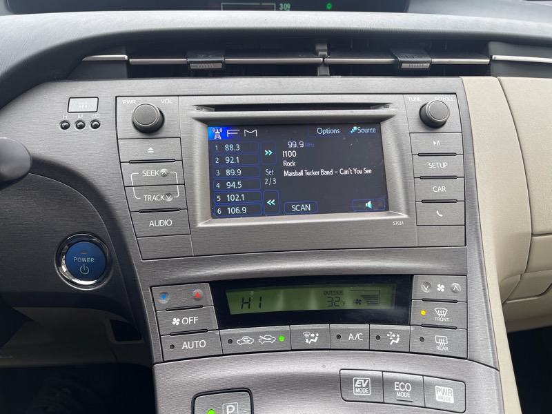 Toyota Prius Prius V 2012