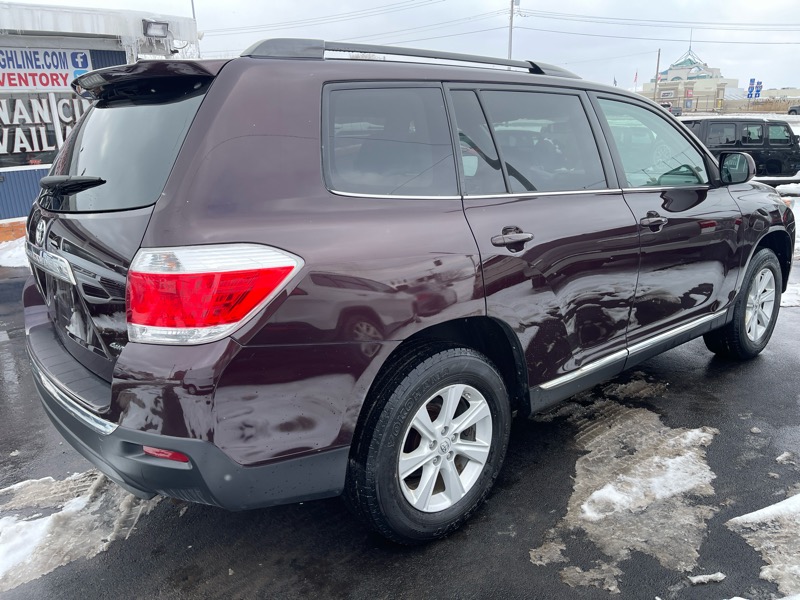 Toyota Highlander Base 4WD 2013