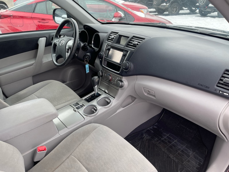 Toyota Highlander Base 4WD 2013