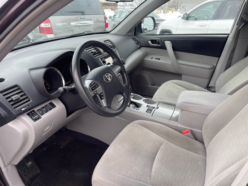 Toyota Highlander Base 4WD 2013