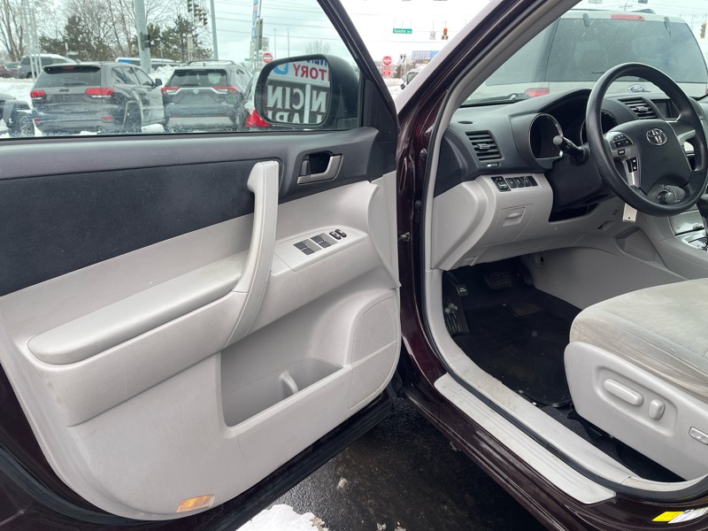 Toyota Highlander Base 4WD 2013