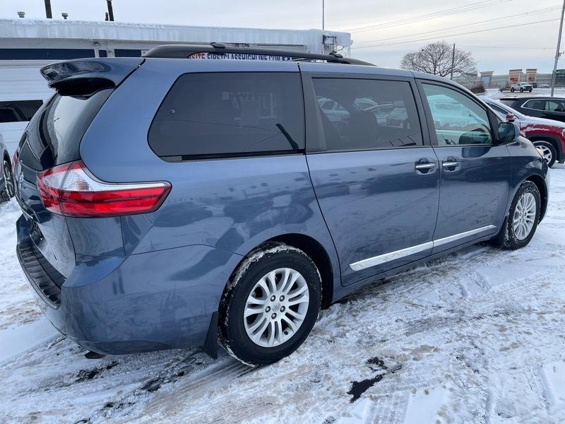 Toyota Sienna XLE FWD 8-Passenger V6 2016