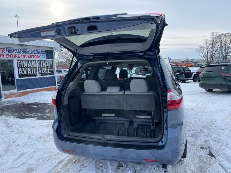 Toyota Sienna XLE FWD 8-Passenger V6 2016