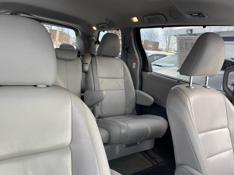 Toyota Sienna XLE FWD 8-Passenger V6 2016