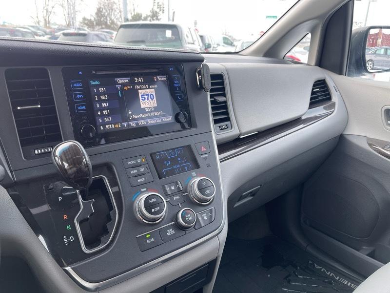 Toyota Sienna XLE FWD 8-Passenger V6 2016
