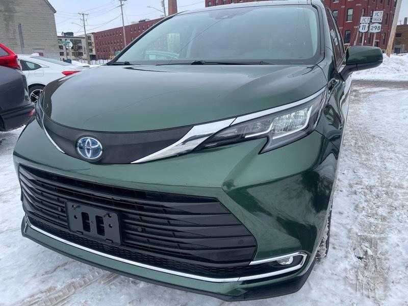Toyota Sienna XLE 7-Passenger AWD 2021