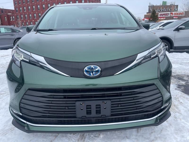 Toyota Sienna XLE 7-Passenger AWD 2021