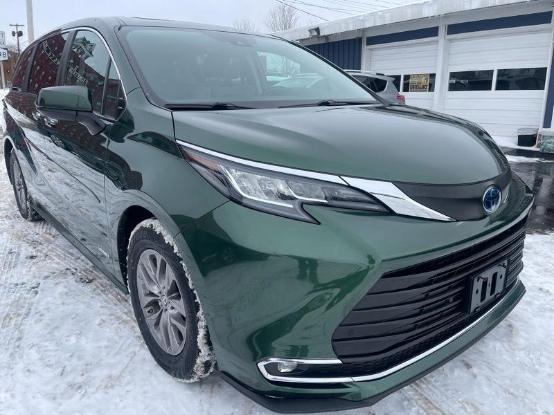 Toyota Sienna XLE 7-Passenger AWD 2021