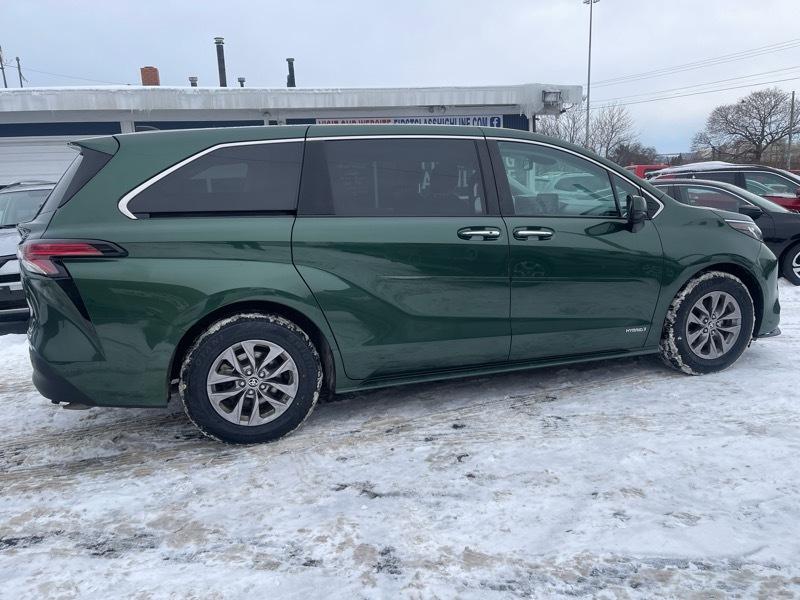 Toyota Sienna XLE 7-Passenger AWD 2021
