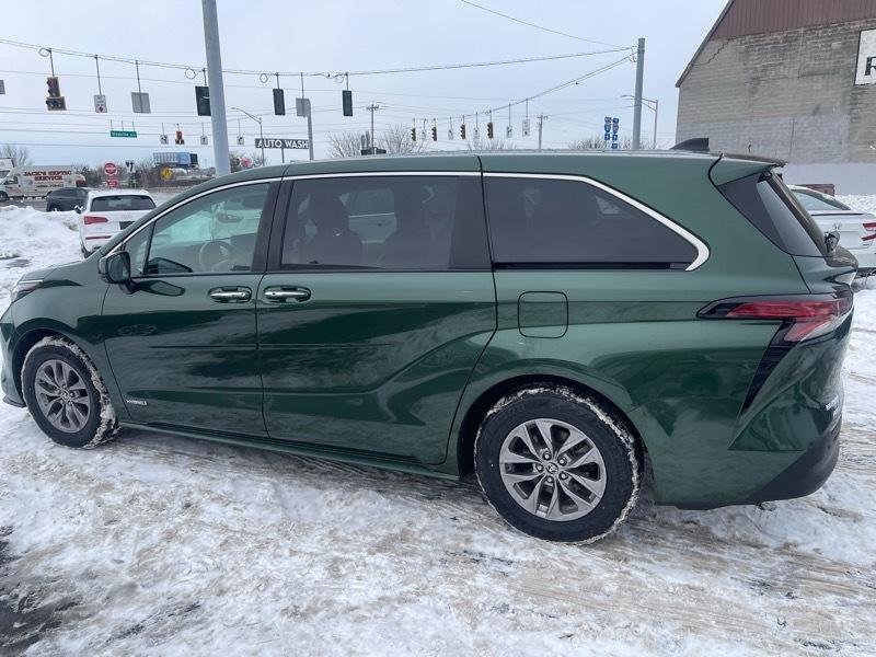 Toyota Sienna XLE 7-Passenger AWD 2021